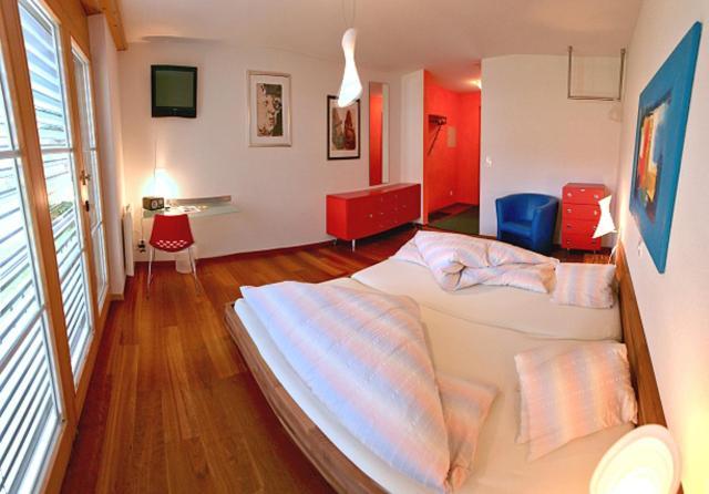 Schnider Bed&Breakfast Und Cafe Vals Bilik gambar